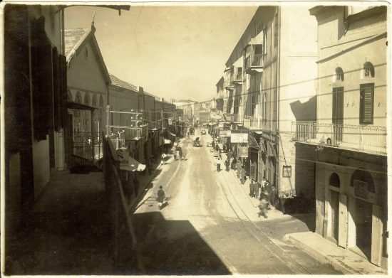 רחוב בוסטרוס ההיסטורי (כיום רחוב רזיאל). צילום: האחים אליהו, אוסף ד"ר דליה לוי אליהו